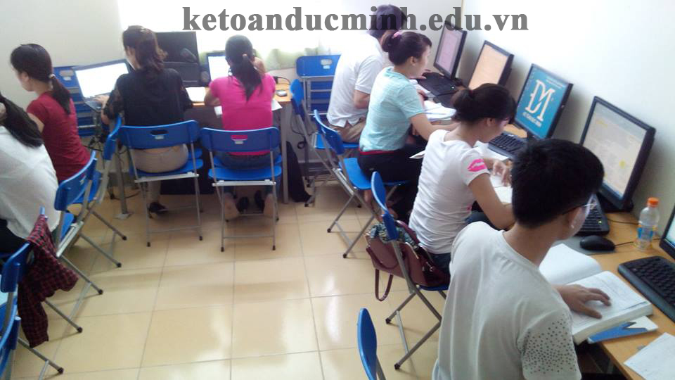 Học viên kế toán thực hành tại Hoàng Mai
